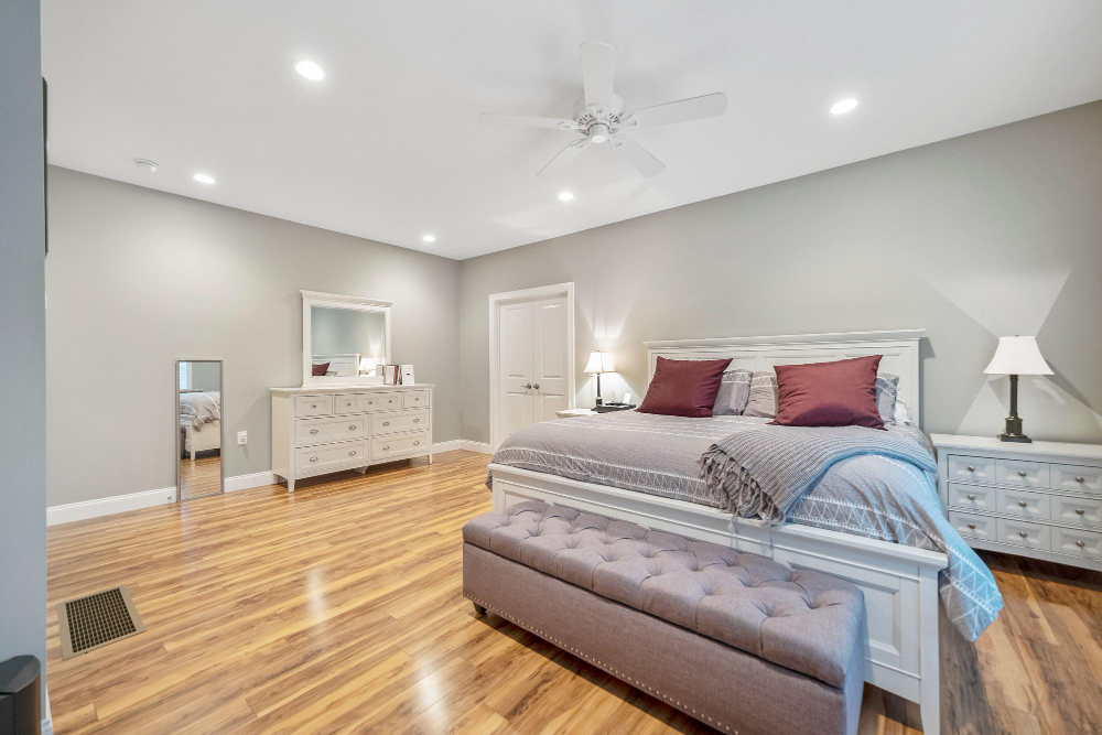 Guide pratique : trouver le plafonnier moderne parfait pour sublimer votre chambre